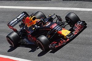 Verstappen edges Sainz on first Barcelona test day