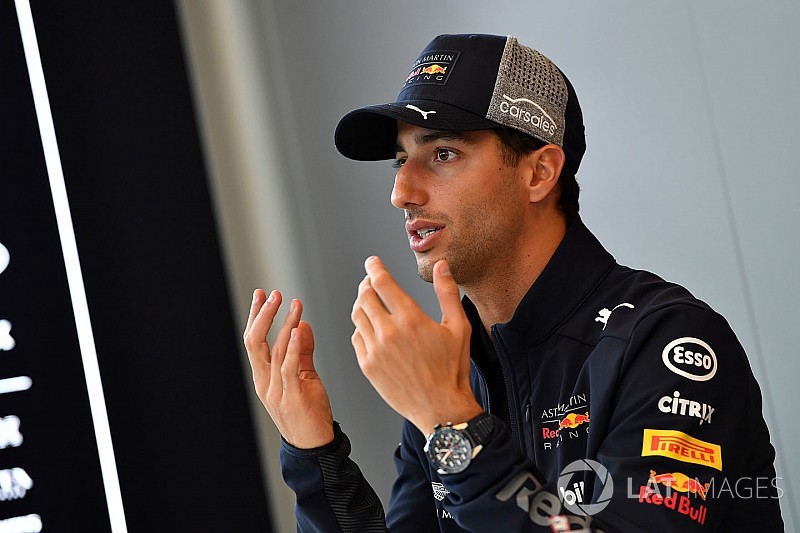 Ricciardo sabe que tendrá penalizaciones en la parrilla