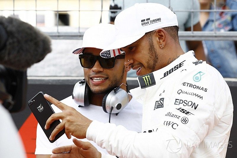 Polesitter Lewis Hamilton, Mercedes AMG F1, celebrates with brother Nicolas Hamilton