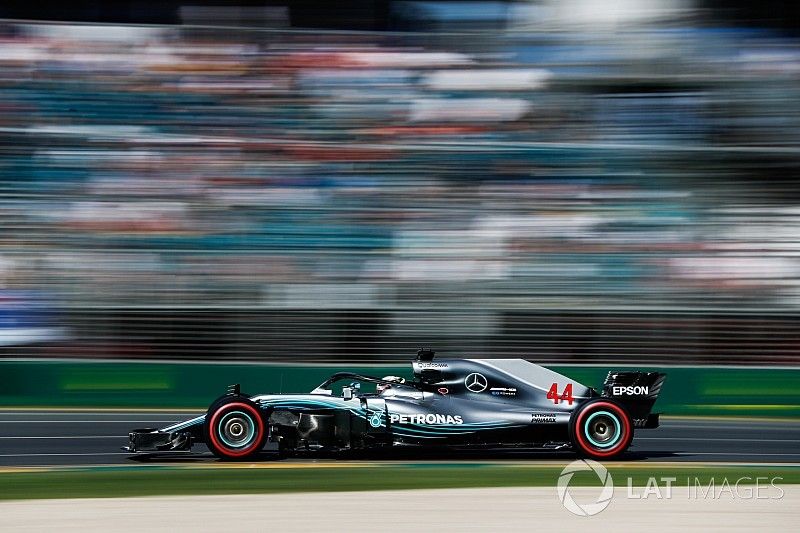 Hamilton cerró como el más rápido del viernes y Pérez en 12°