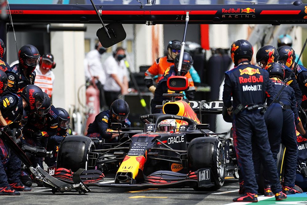 FIA vertraagt pitstops in F1: Klaagzang Mercedes of veiligheid?