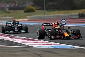 Hamilton, Rosberg'in "yumuşak savunma" yorumuna yanıt verdi