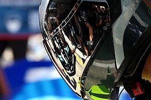 AMuS: FIA отвергла претензии Red Bull в адрес Mercedes