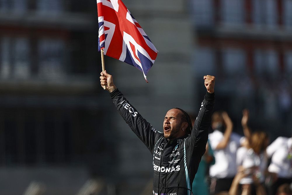 Race winner Lewis Hamilton, Mercedes