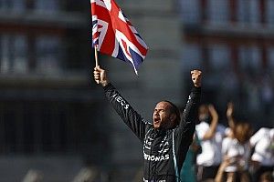 Hamilton hajlandó beszélni Verstappennel, de pár érdekes megjegyzést is elejtett