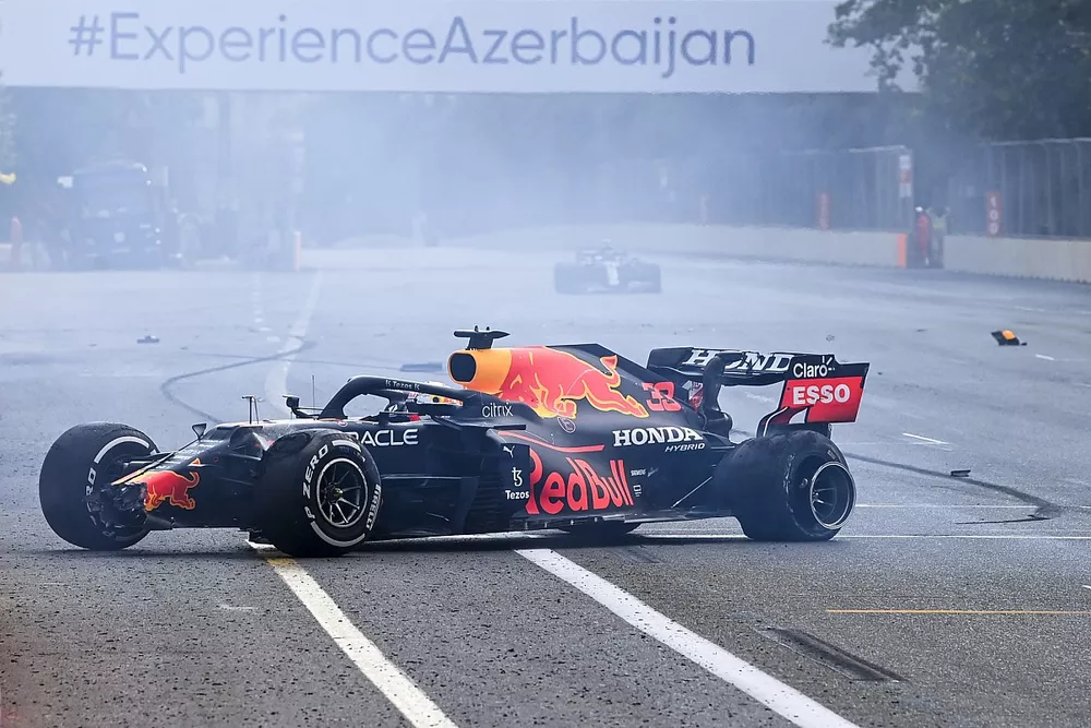Max Verstappen, Red Bull Racing, abandonne apr&egrave;s une crevaison
