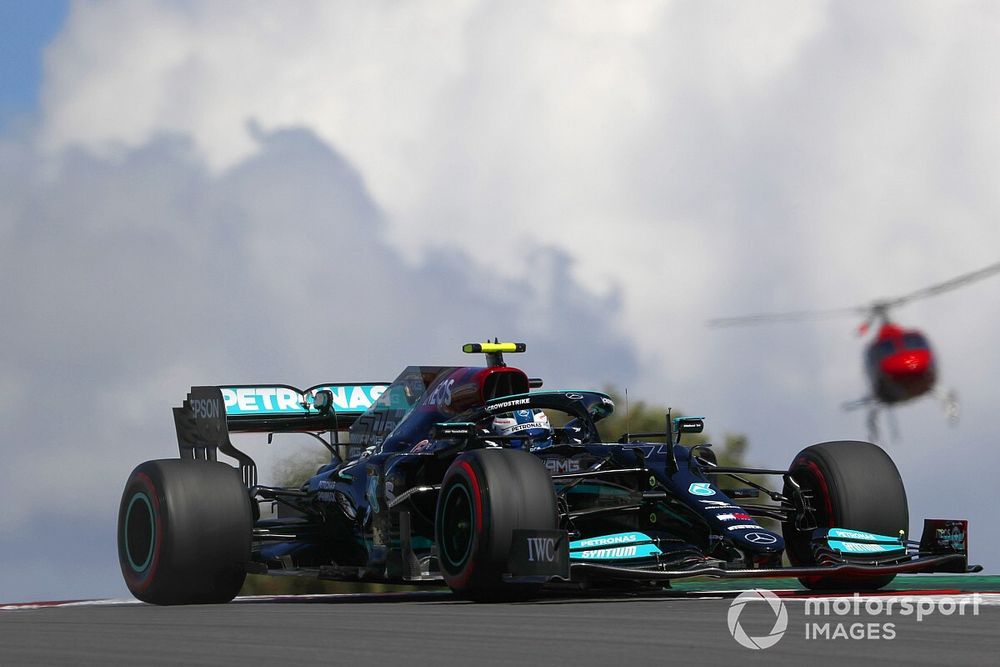 Bottas zerka na opony