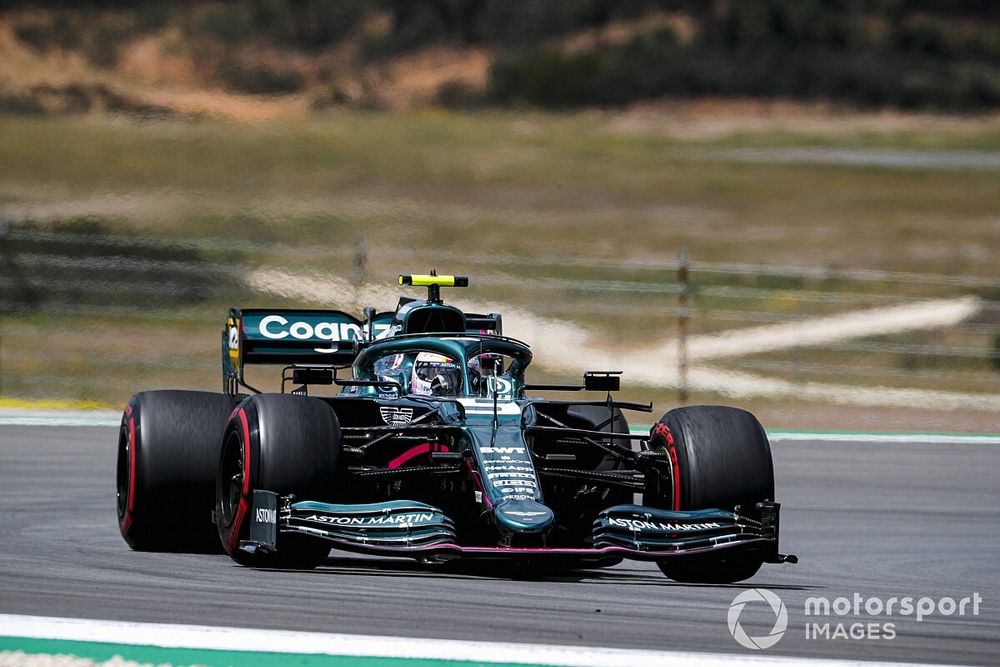 Vicces hibát követett el Vettel: „Előbb-utóbb meg kellett történnie!” (videó)