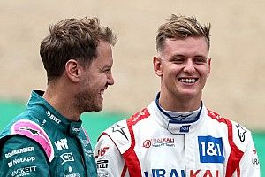 Schumacher, Silverstone yarışında Vettel'in sürüşünden dersler çıkarmaya çalışmış