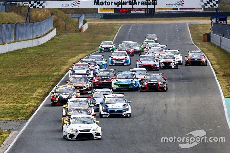 Partenza di gara 2 del TCR Europe: Oschersleben