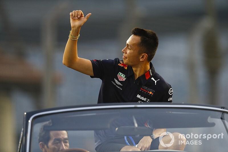 Albon nem érez magán nyomást, Verstappen mellett sem
