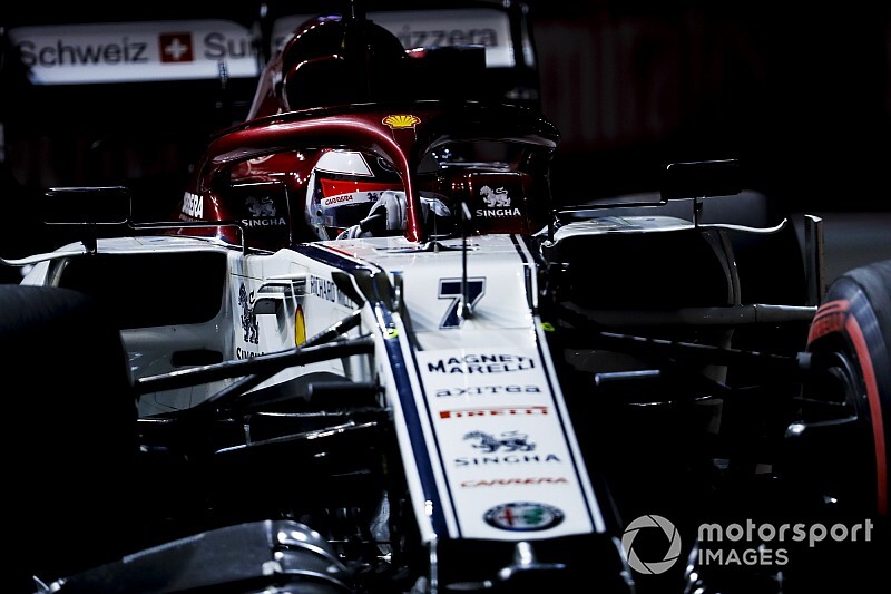 Giovinazzi 10 másodperces időbüntetést kapott, Räikkönent, Kvjatot, Grosjeant és Russellt tisztázták