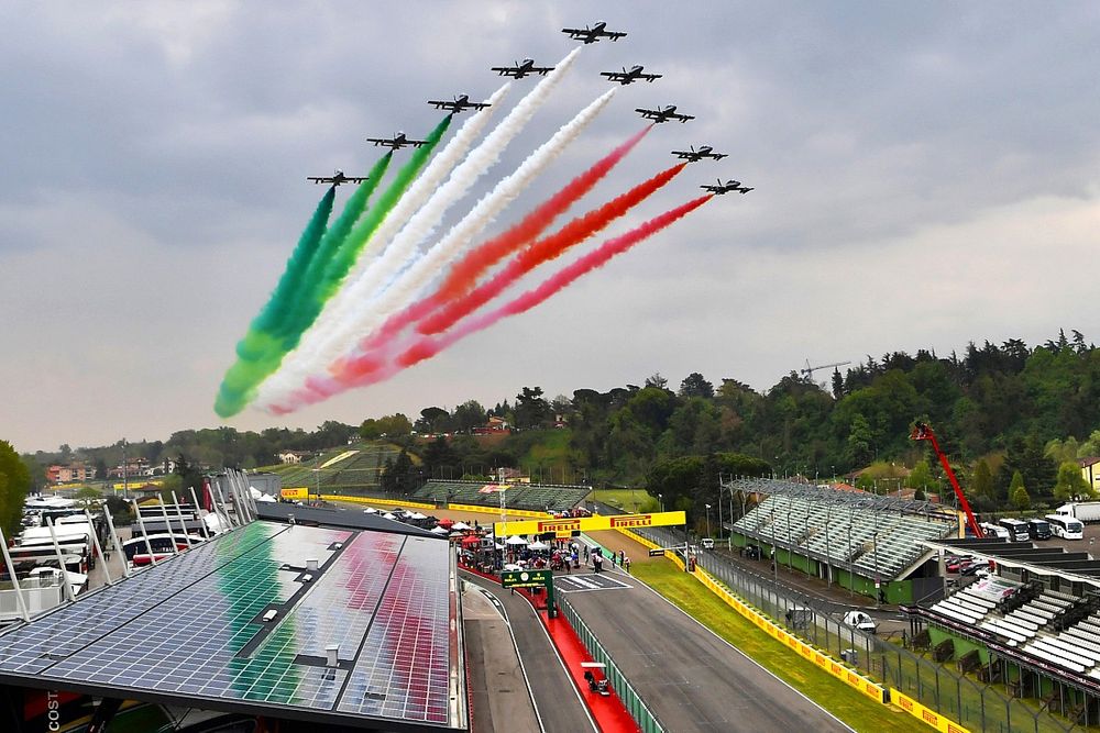 Frecce Tricolori met de Aermacchi MB339A vliegen over de grid