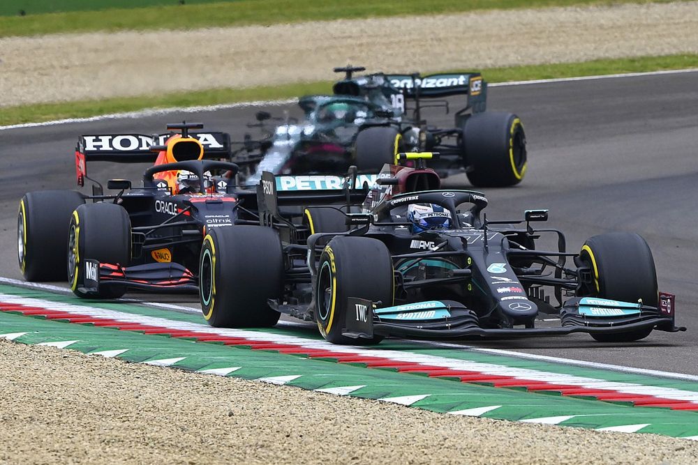 Bottas, Russell'ın "daha sert" savunma iddialarına karşı çıktı