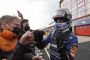 McLaren еще в начале гонки приказала Риккардо уступить дорогу Норрису. Как отреагировал Даниэль?