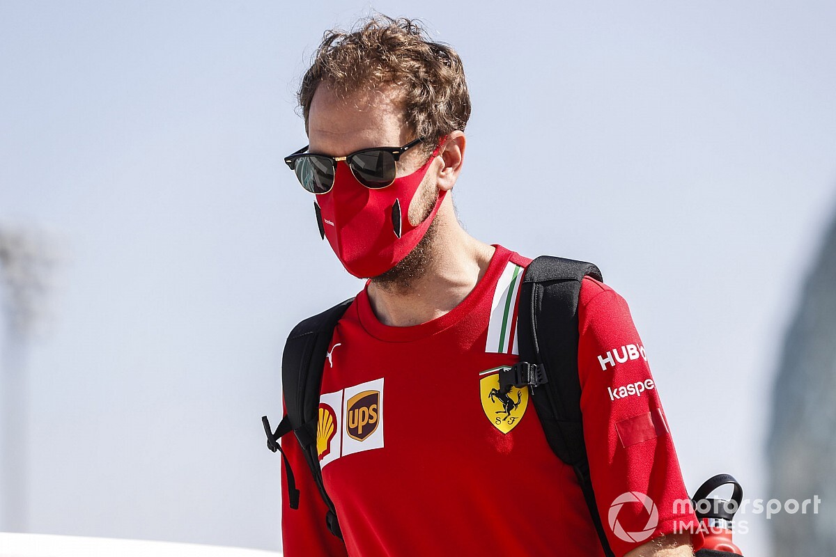 Vettel, Ferrari çalışanlarına "veda" için fotoğraf albümü hazırladı