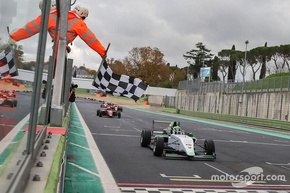 Formula 4, Vallellunga, Gara 1: Bearman vince davanti a Pizzi