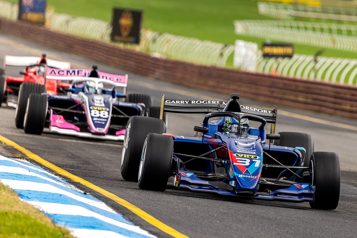 Sandown S5000: Golding wins confusing first heat