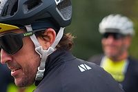 Alonso es atropellado mientras iba en bicicleta en Suiza