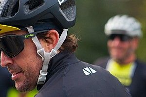 Alonso, atropellado entrenando en bicicleta