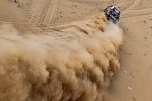 Al Attiyah se acerca a Peterhansel con su 40° victoria de etapa