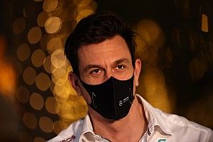 Toto Wolff elmondta, hogy ő marad a Mercedes csapatfőnöke