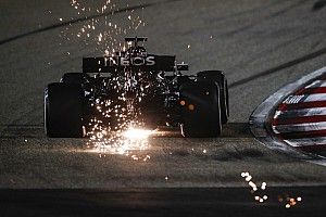 Расселл наставил синяков, а Боттас сломал днище. Как пилоты Mercedes провели пятницу