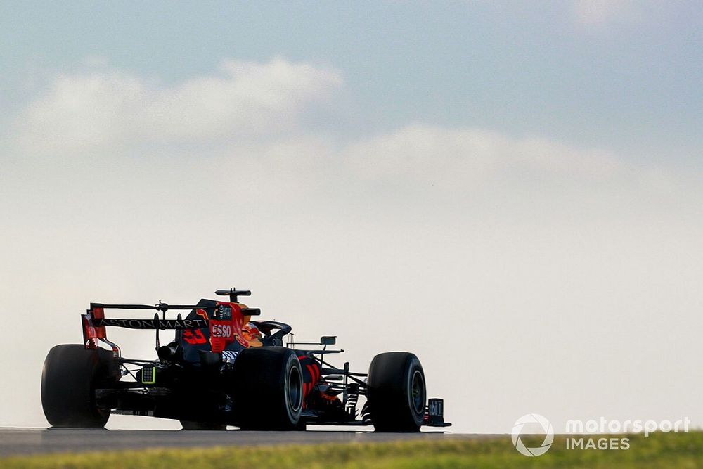Verstappen lidera y Mercedes duda en la terrible FP2 de Turquía