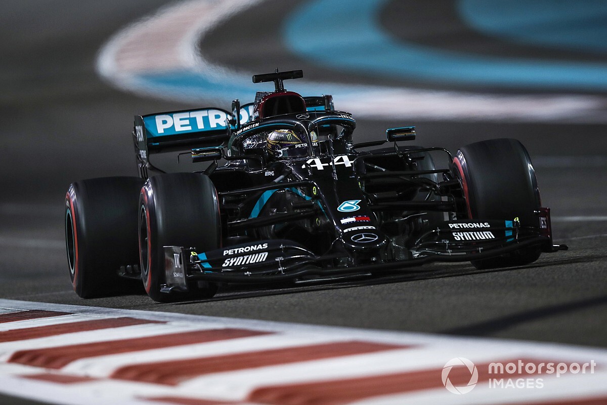 Wolff ontkent bestaan ‘Verstappen-clausule’ in contract Hamilton