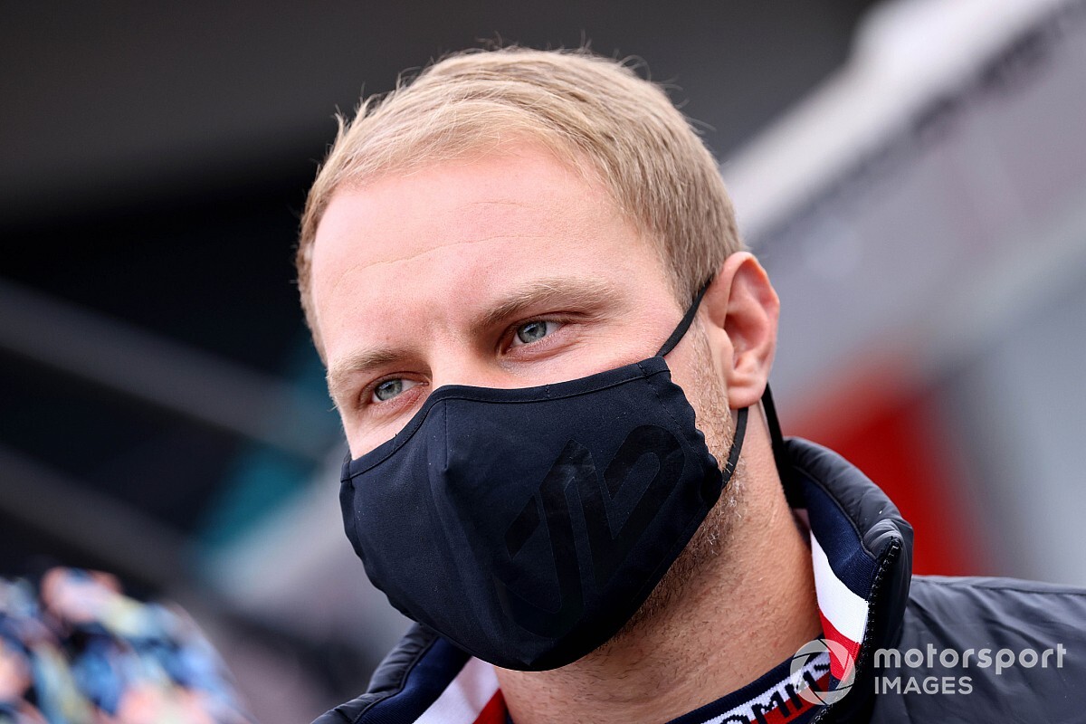 Ex-F1 'zoa' Bottas por quase ser ultrapassado por uma Williams em Ímola