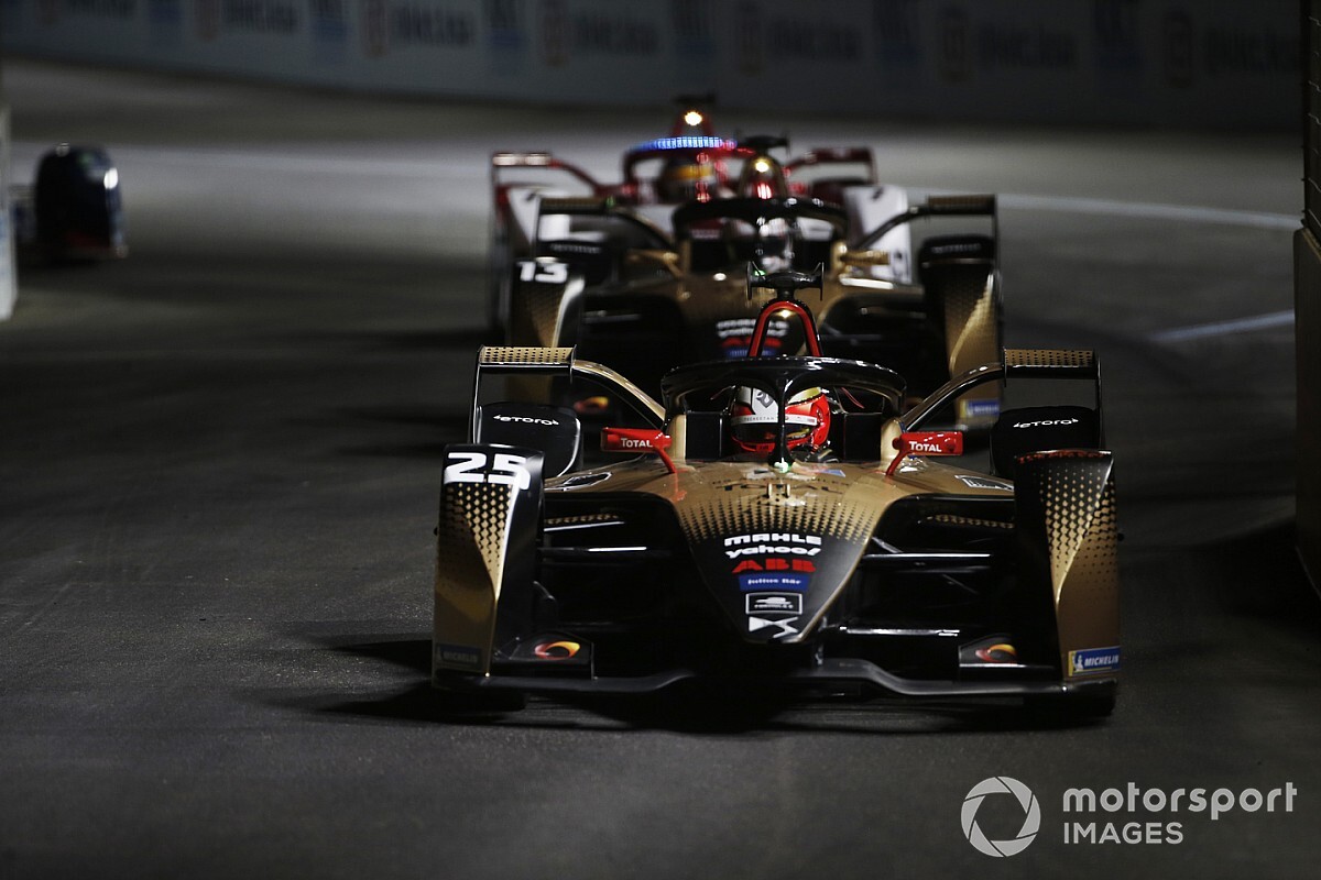 Döbbenetes baleset a Formula E szabadedzésén – videó