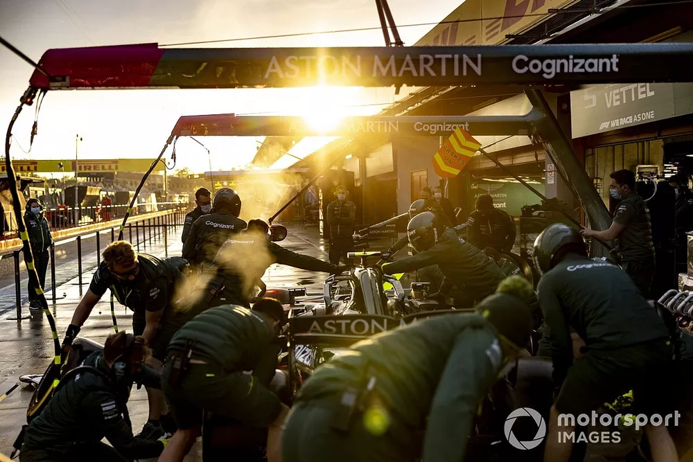 Aston Martin pit stop practice