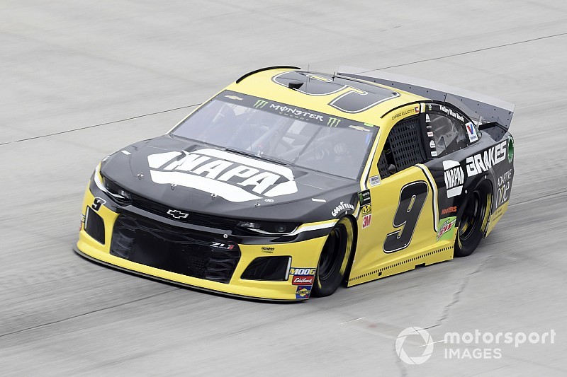 Chase Elliott wins Dover pole with track record lap