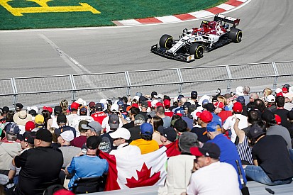 Giovinazzi formában, az Alfa Romeo a falban Montrealban - videó