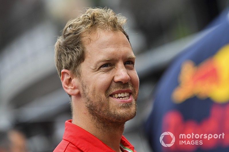 «Позади нас много машин». Феттель отказался признать болид Ferrari неудачным