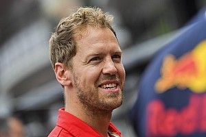 «Позади нас много машин». Феттель отказался признать болид Ferrari неудачным