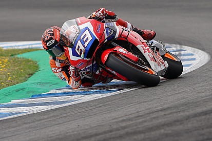 Marquez: Bradl's carbon-covered Honda felt "different"