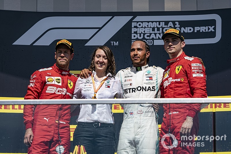 Vettel csak a többiek iránti tiszteletből ment vissza a dobogóra