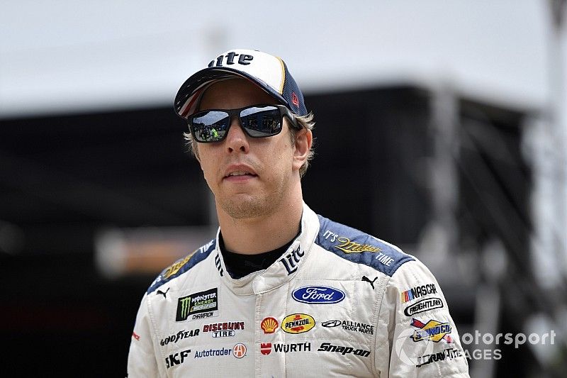 Truex fue el más rápido en práctica final de la Copa