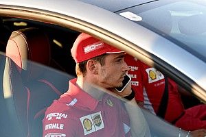 Ferrari: „Sainz világbajnokká válhat, Leclerc az F1 történetének legerősebb pilótája lehet”