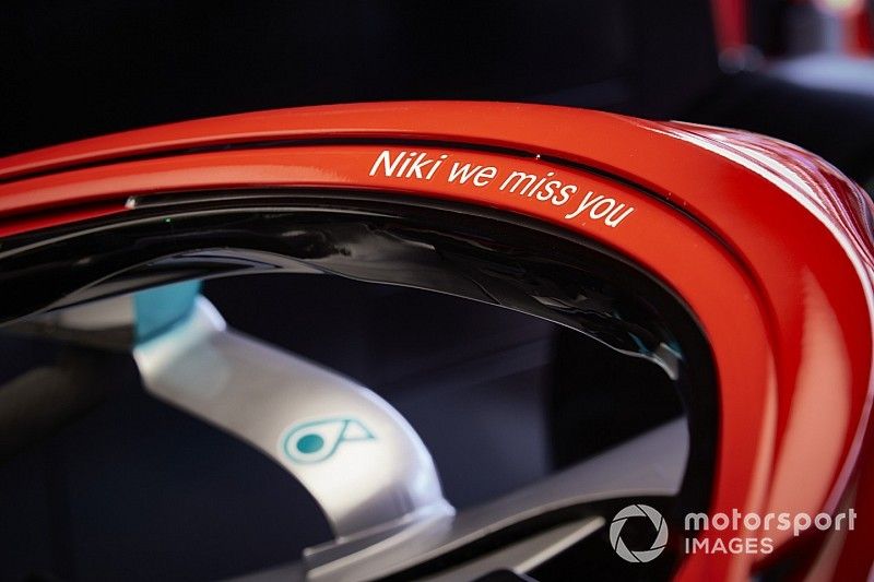 El Halo rojo del Mercedes AMG F1 W10 en homenaje a Niki Lauda