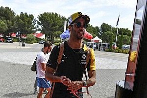 Ricciardo örül, hogy teljesítményével fel tudja pörgetni a Renault csapatát