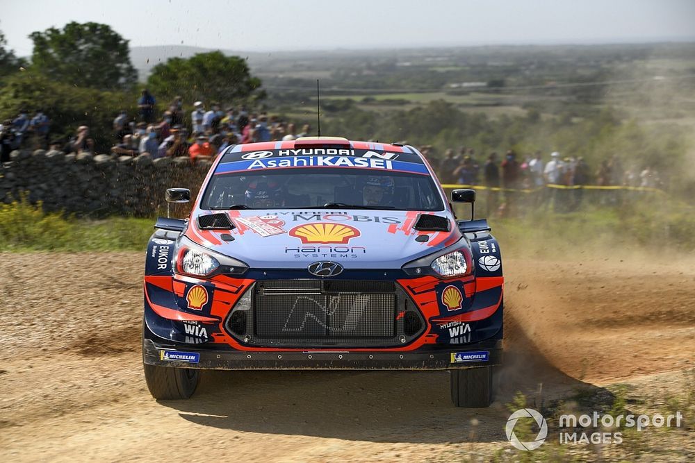 WRC, giallo Hyundai: le i20 trattenute nel Parco Chiuso