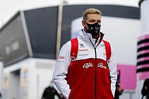 Egy huszárvágással a Haasban köthet ki Mick Schumacher is