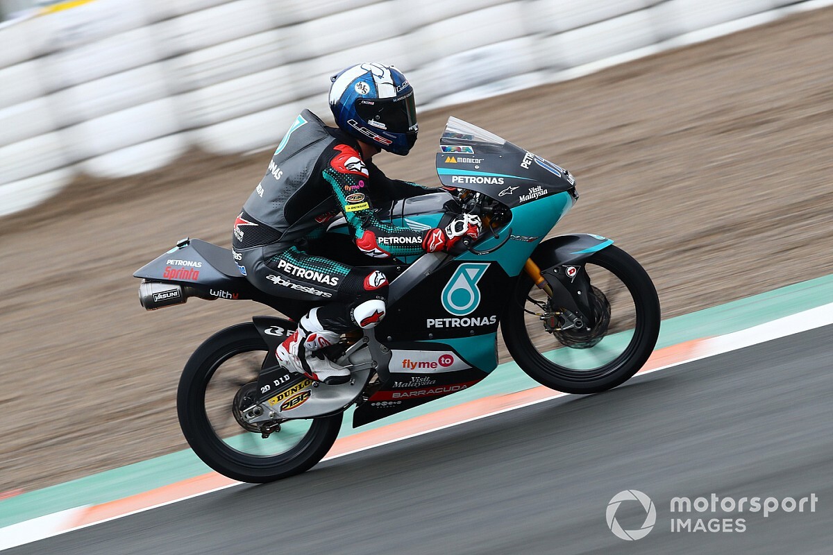 Moto3 Avrupa: McPhee pole pozisyonunu kazandı, Deniz 27. oldu