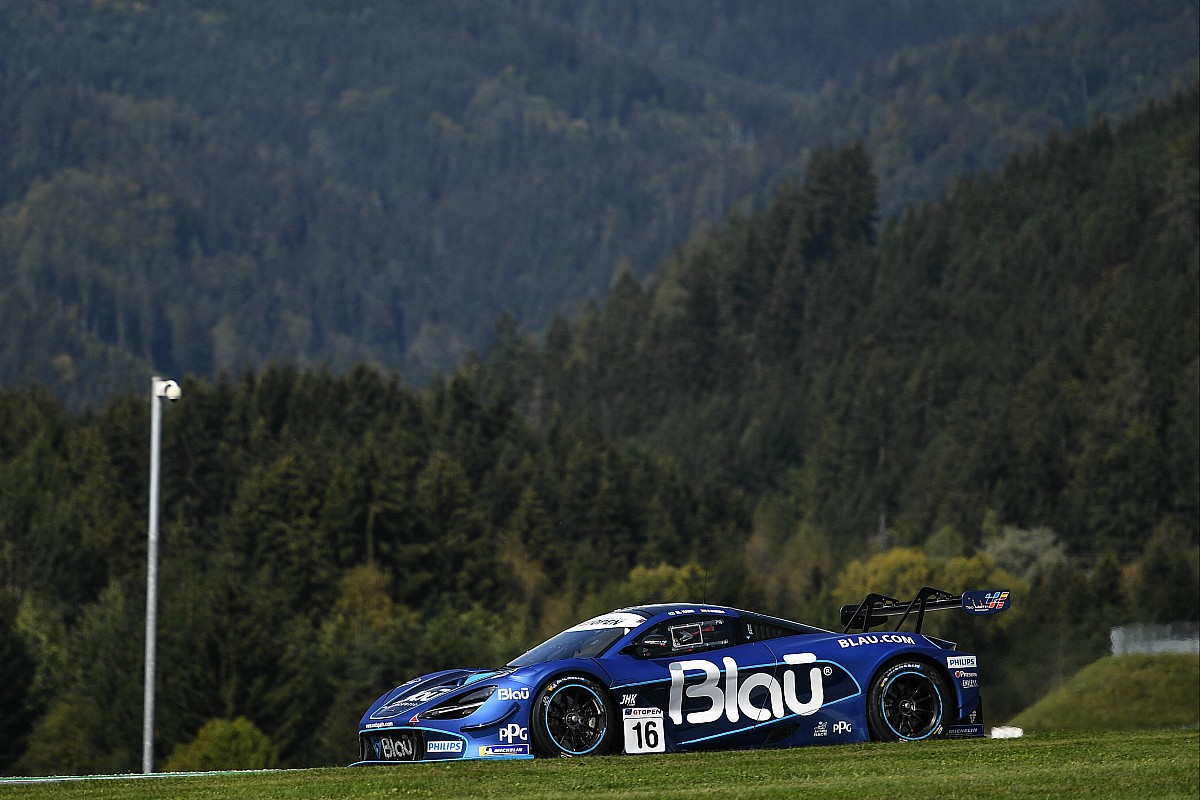 McLaren na pole position