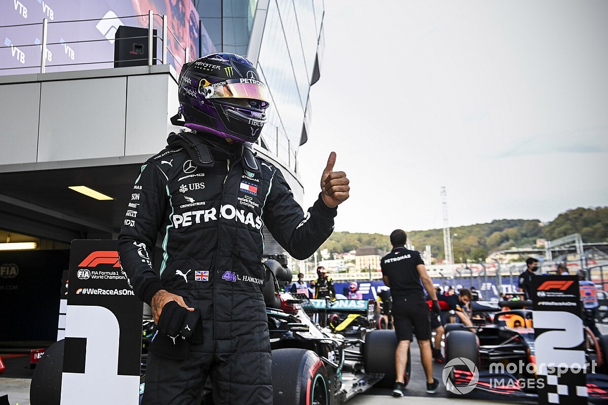 Hamilton: "Lehet, hogy néha én is tévedek, ha csapás ér"