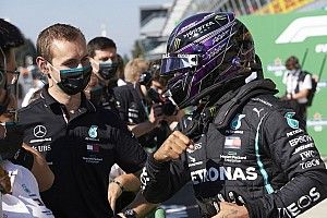 Hamilton Monzában lemaradt a rasszizmusellenes térdelésről