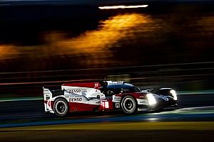 Le Mans 24h: #8 Toyota has long stop to cure brake issue