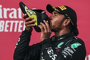 Ricciardo et le "majestueux" shoey partagé avec Hamilton